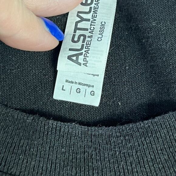 Metallica Black & Rainbow Colors Soft Faded Worn Crewneck T-Shirt Size Large - Picture 6 of 6